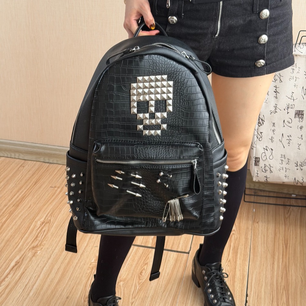 Sewing Zipper - オリジナルブラッククロコダイルパターンスカルリベットバックパックピン装飾ストリートファッションコンピュータスクールバッグ男性と女性用