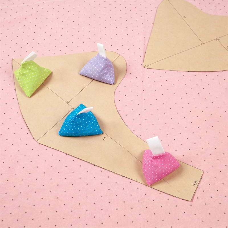 Fabric Weight Set - 縫製とキルティングプロジェクト用のカラフルなドット付き三角形生地ウェイト4個セット87HA